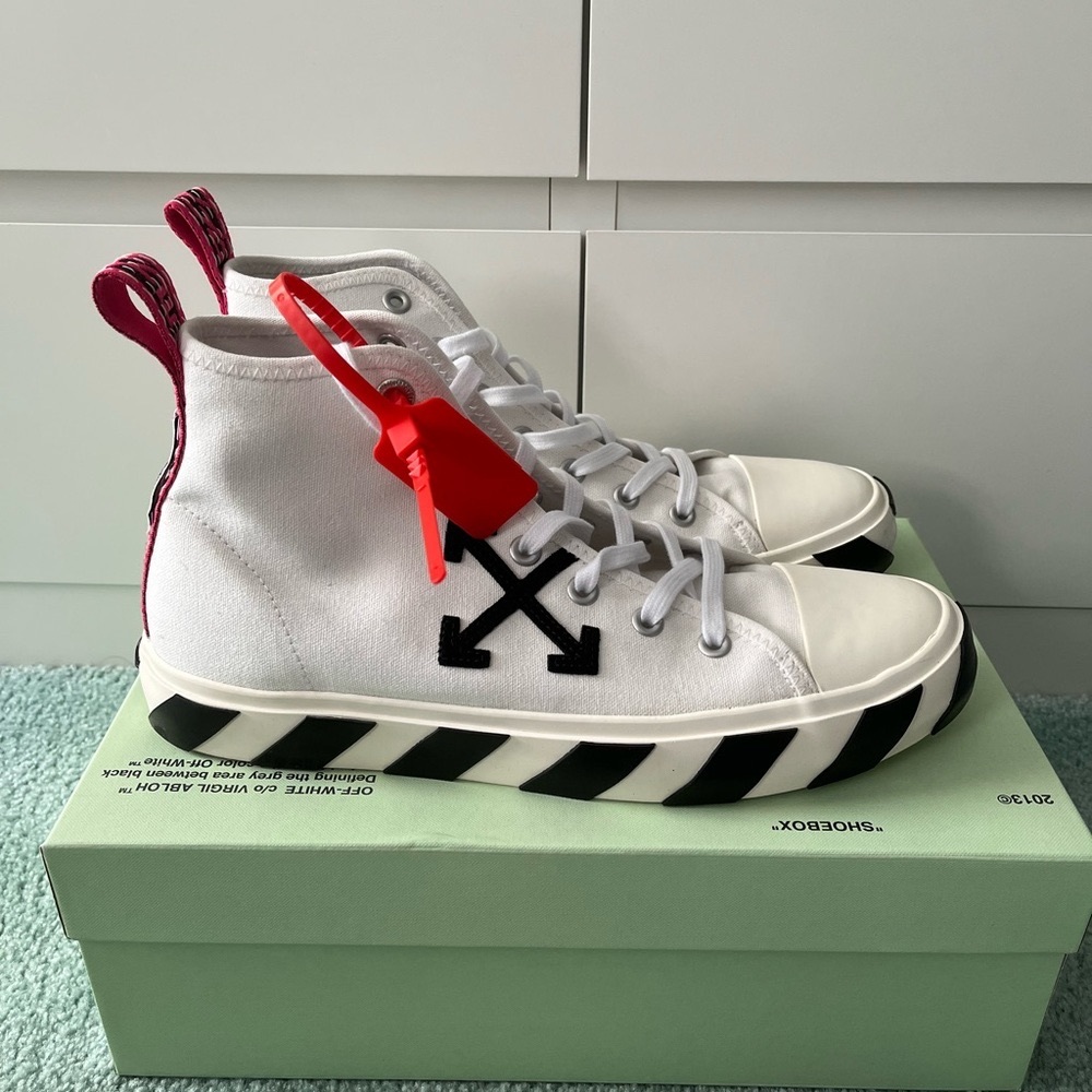 Off-White Vulc Sneaker Mid ‘White Black’